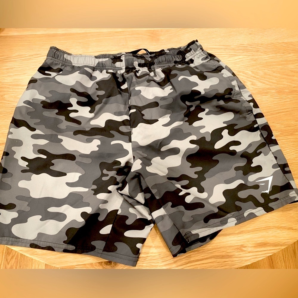 GymShark Athletic Shorts Size L 7” inseam